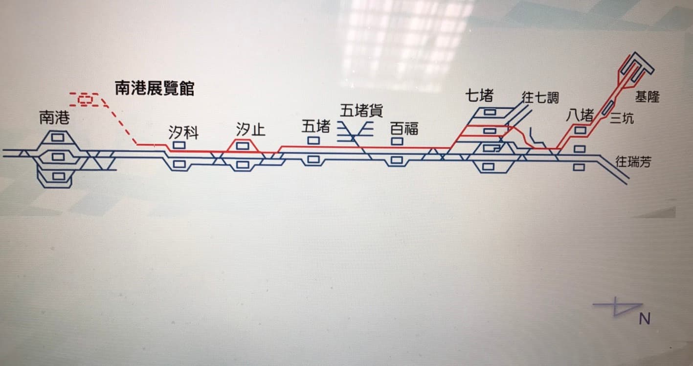 鐵工局規劃的Tram-Train輕軌系統(紅色部分)幾乎都使用台鐵軌道,僅在汐科至南港之間增設路面軌道以及南港展覽館站。(鐵工局提供)