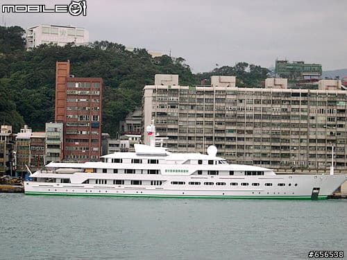 已故長榮集團總裁張榮發,生前擁有私人遊艇「長榮號」。( 翻攝自 mobile01)