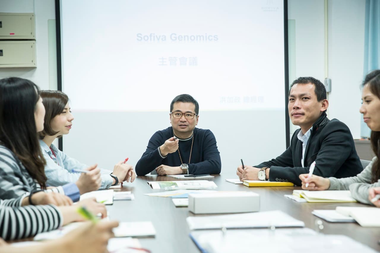 蘇怡寧說跟年輕人工作,連心境都變得年輕,他強調年輕員工不害怕改變,是他愛用的主因。