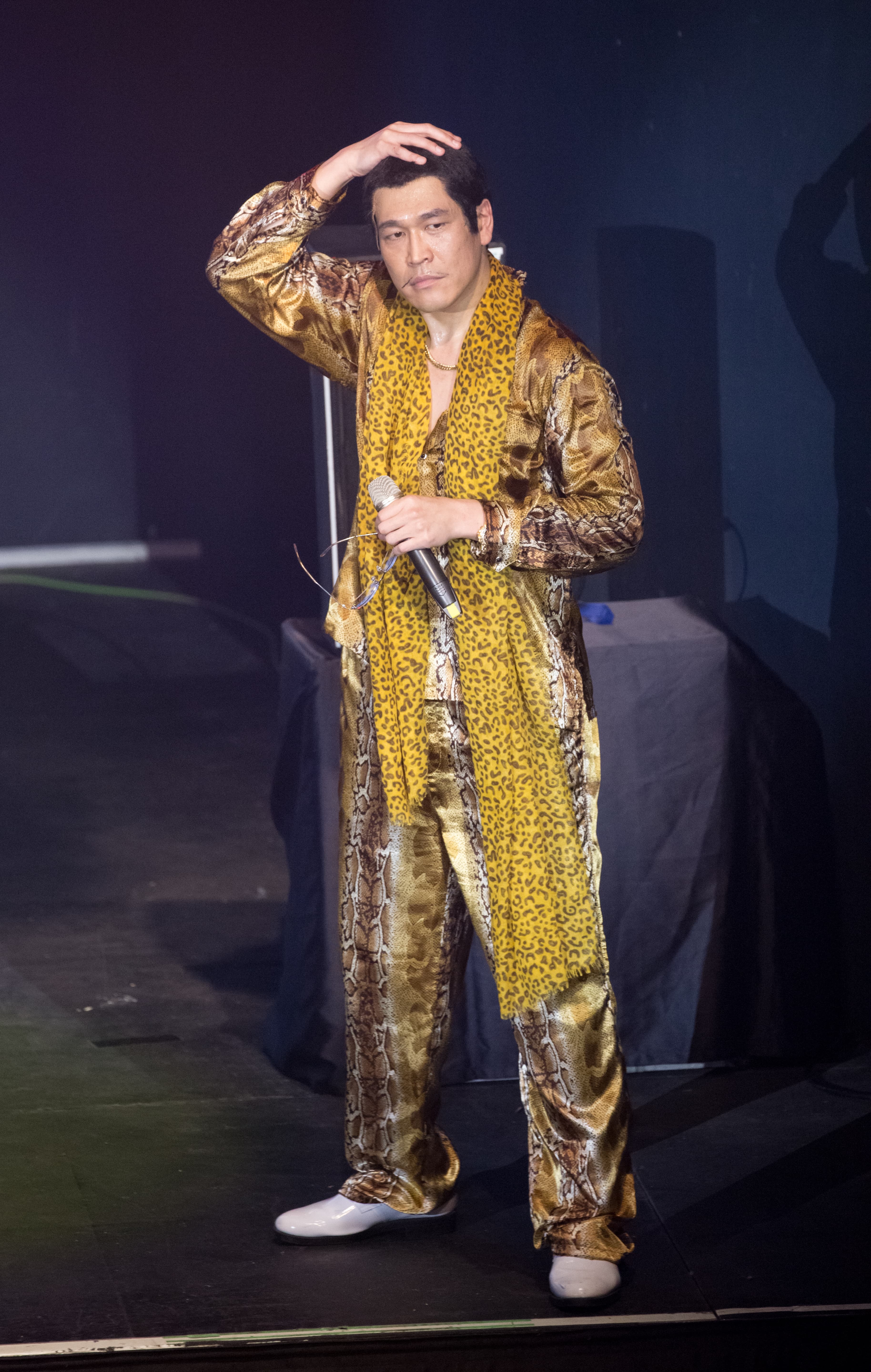 粉絲問:「請問頭髮是真的嗎?」讓PIKO太郎故作被冒犯貌,「這是真髮啦!」