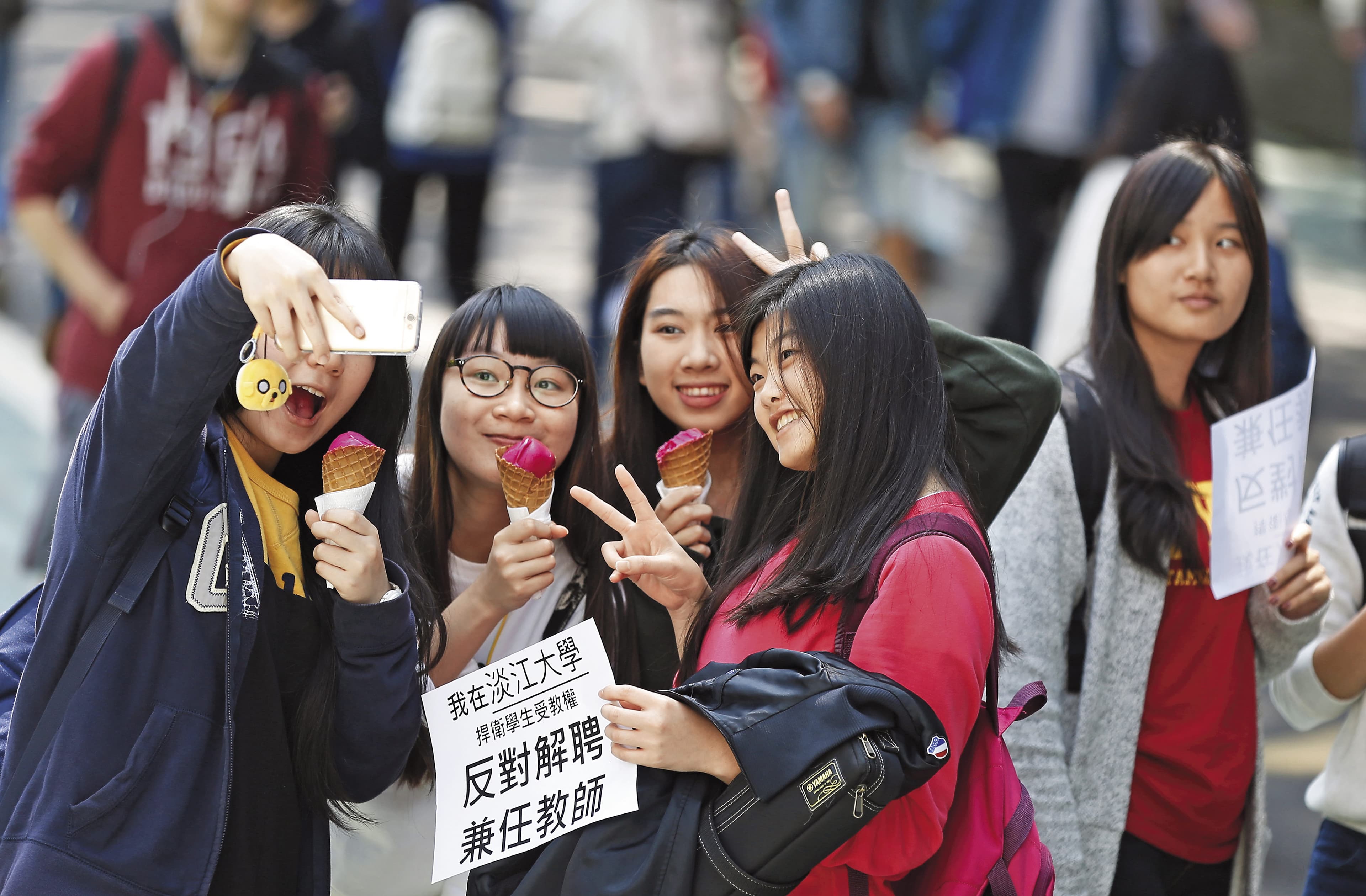 淡江大學專任老師名額逐年下降,又一次開除200名兼任講師,學生下學期面臨無課可選、無師可教的窘境。
