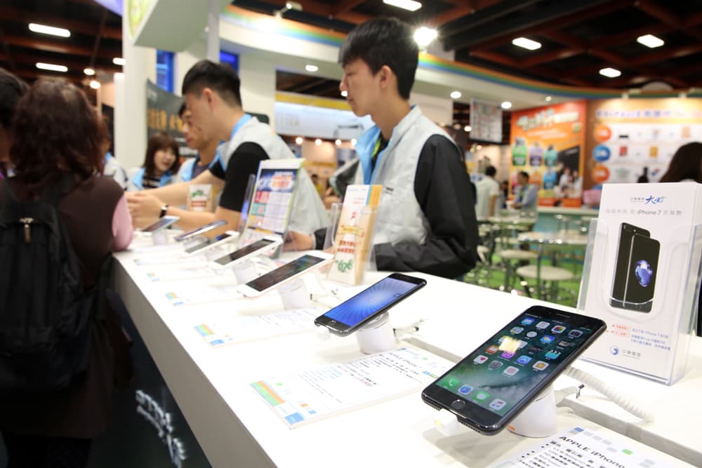 天天要用的電力、天然氣、手機，這些民生消費類股，是楊禮軒最喜歡的標的。