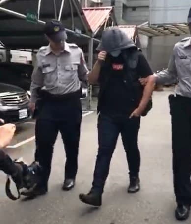 少年被誣控偷錢,竟因氣憤砍傷女性友人雙腿。