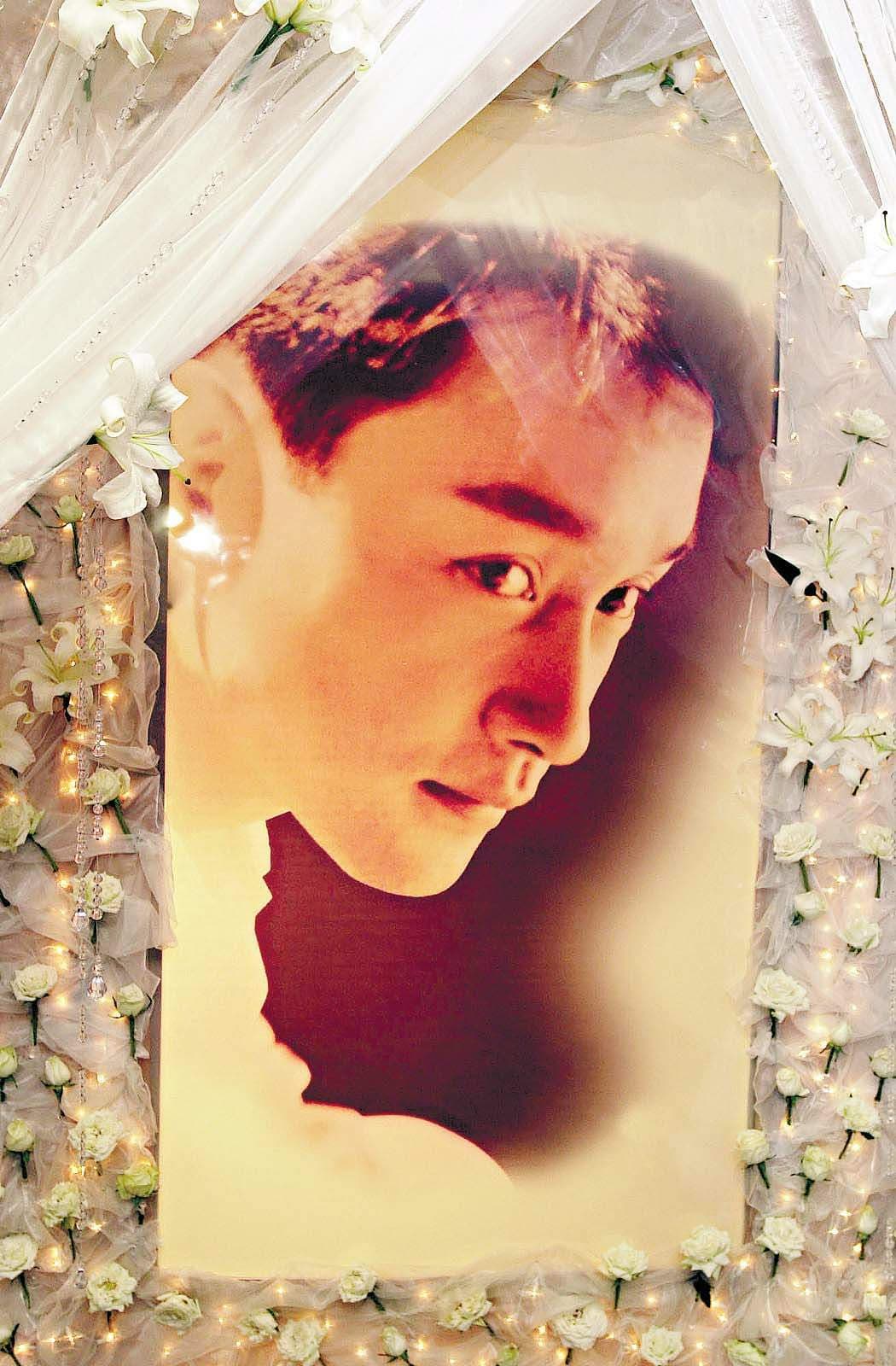 張國榮與梅艷芳是一生摯友,卻在同年先後離世,被稱為香港演藝圈最黑暗的一年。