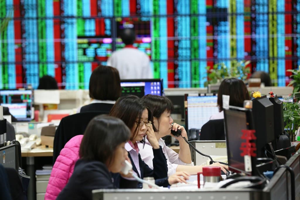 慘賠後,為了更接近市場,陳家豐故意選擇進入證券業工作。