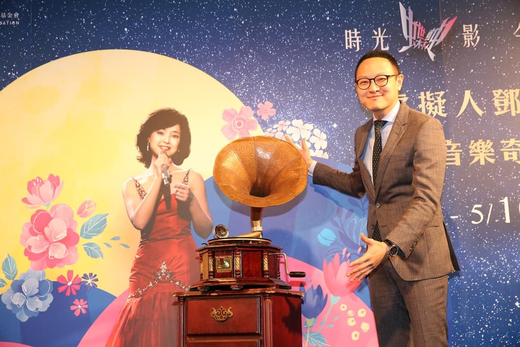 數字王國執行董事及行政總裁謝安認為，鄧麗君奇幻秀不只是表演，而是有很強的人性。