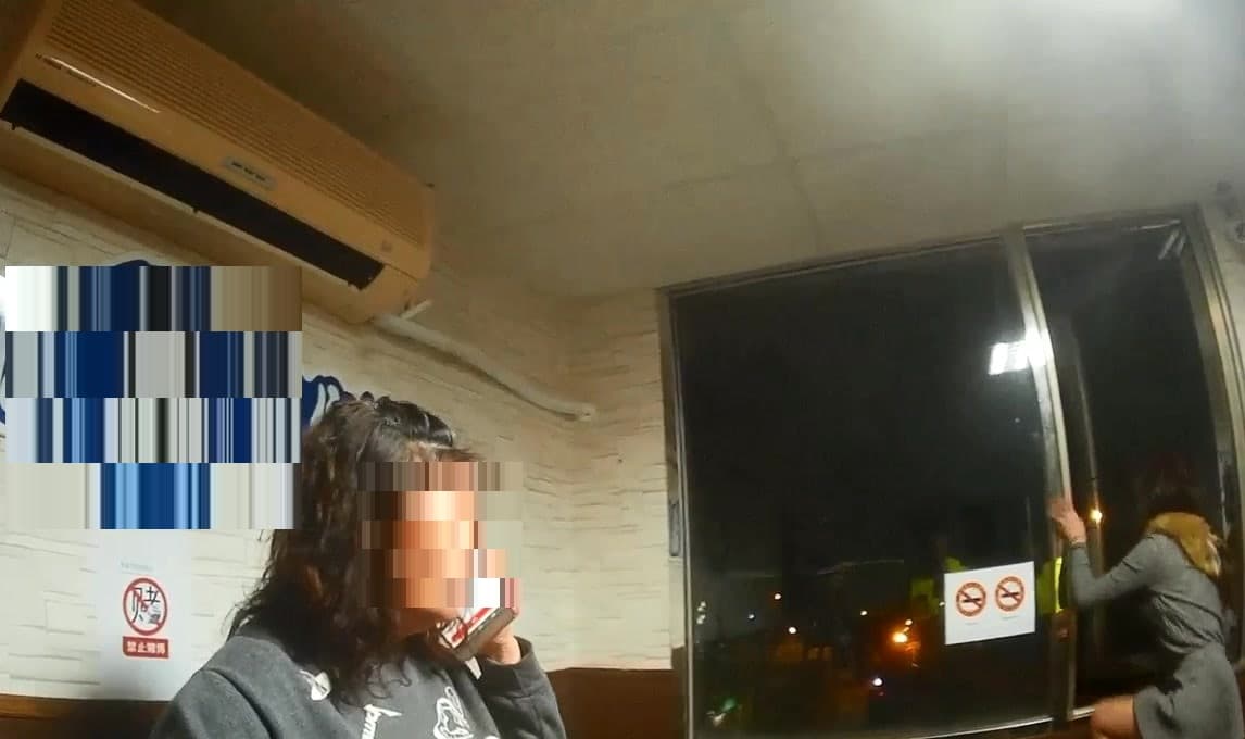 張姓少女在深夜時分跟外婆大吵,還跑到窗邊試圖跳下去。