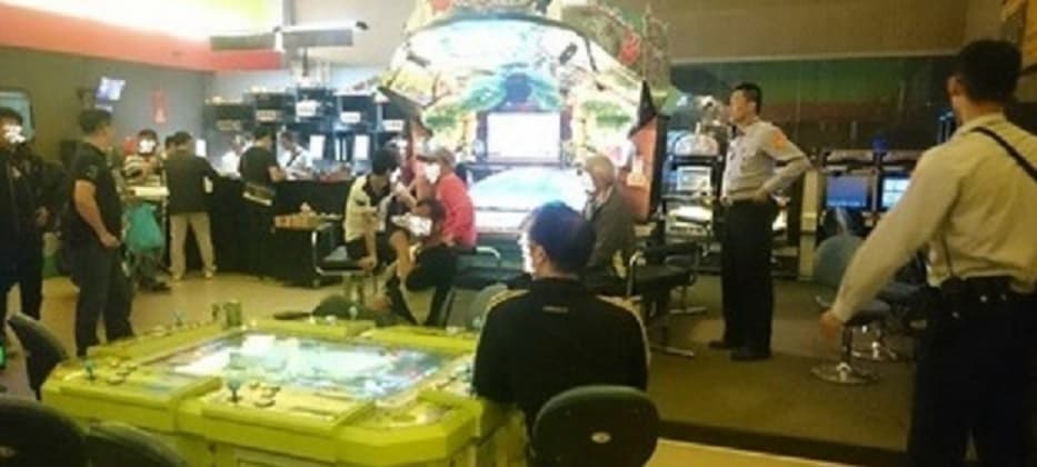 電玩店攬客過份招搖，引起檢警掃蕩。