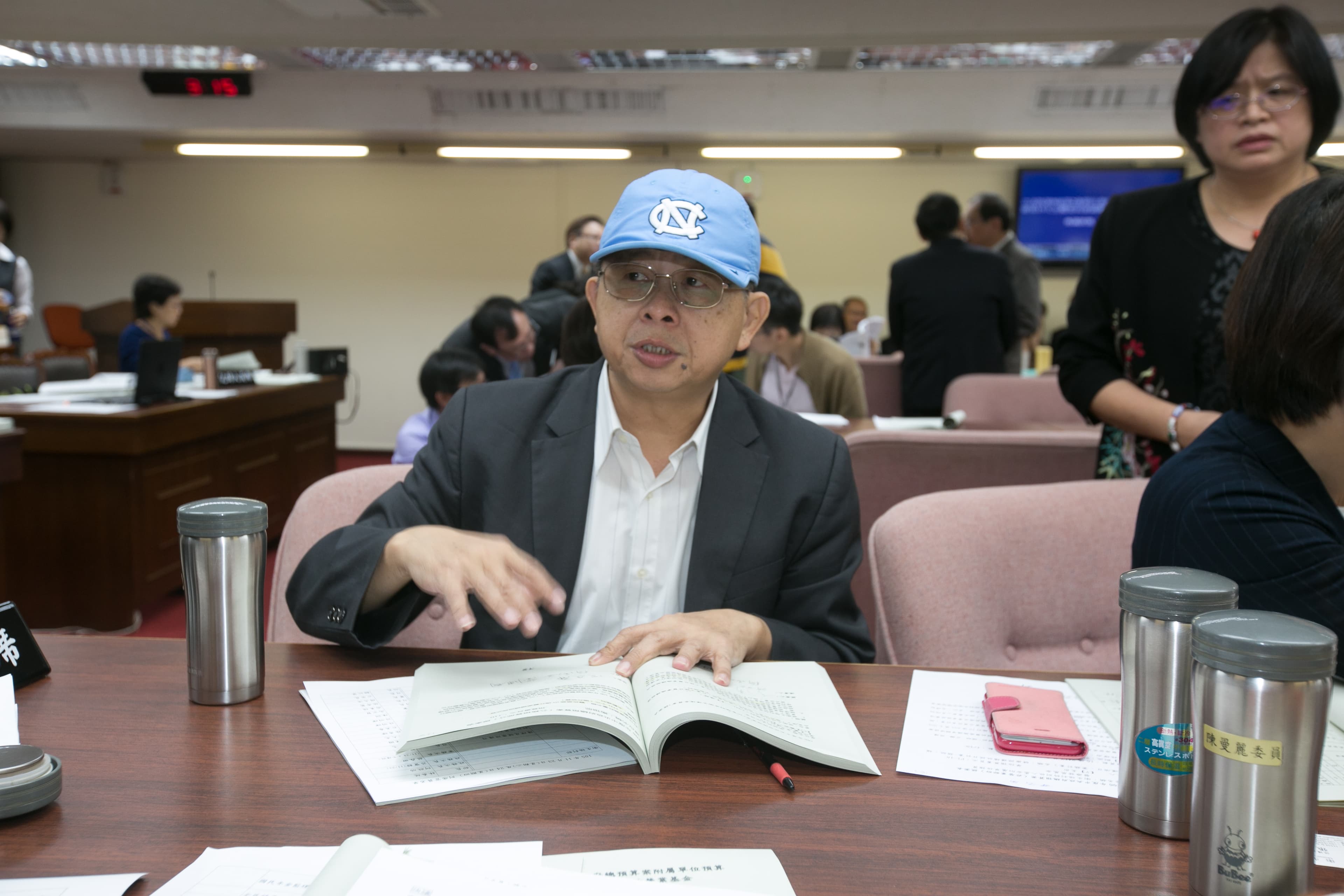 對領科技部補助,吳焜裕表示,研究案在上任立委前就申請。