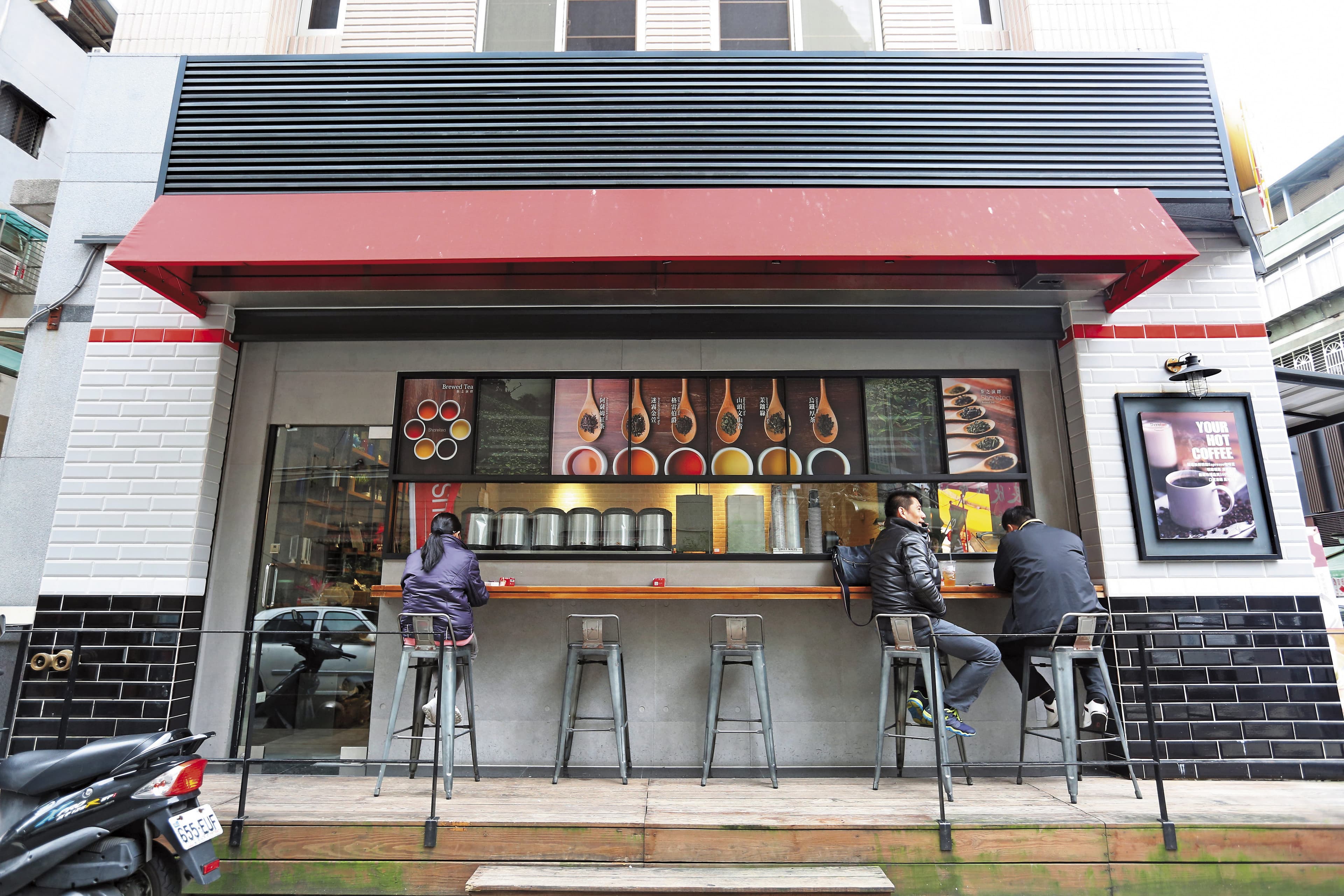 歇腳亭7代店布置得彷彿咖啡廳,還提供露天座位區,很有國外氛圍。