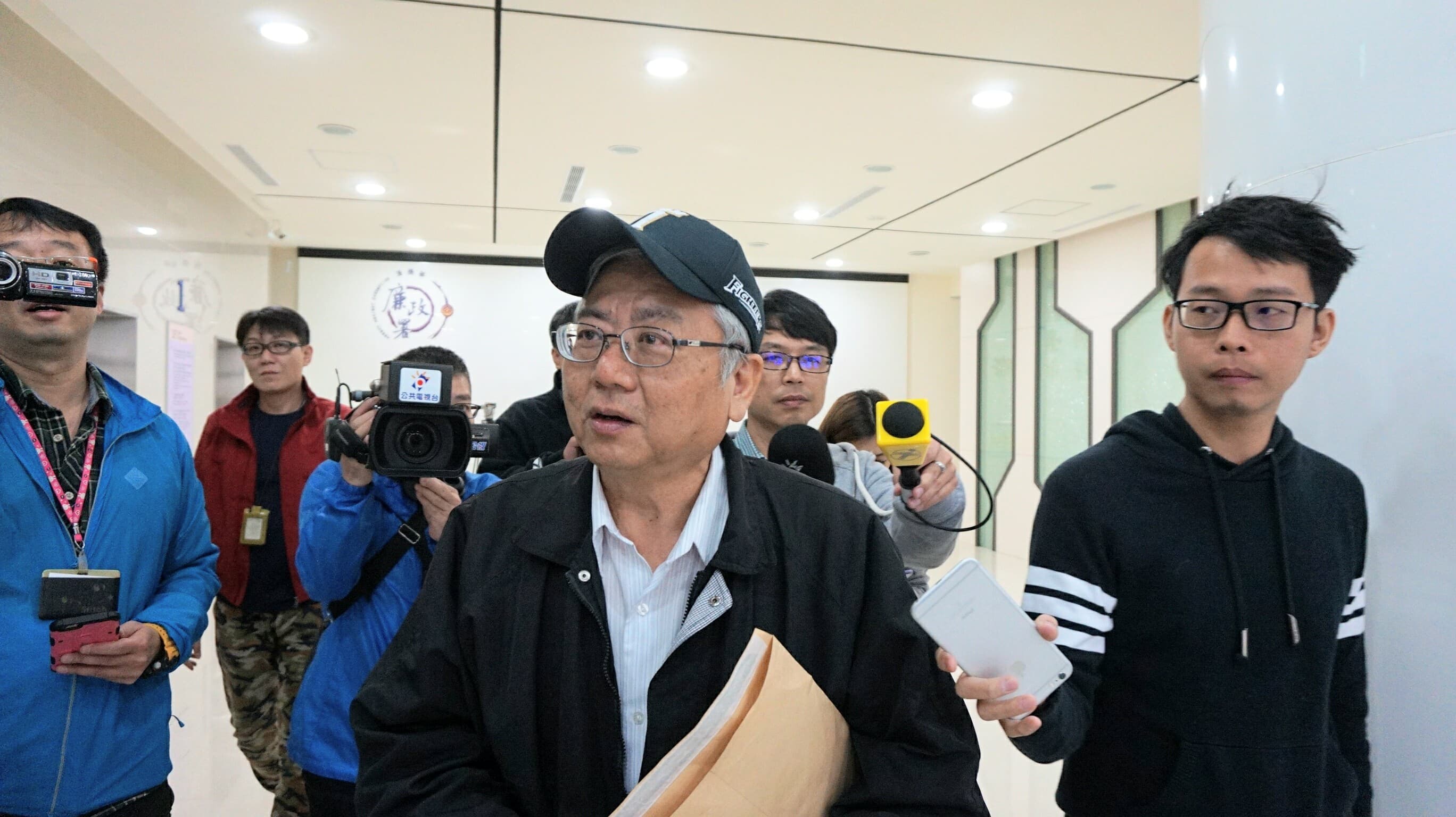 陳瑞仁檢察官要求先針對檢察官問題討論，但未獲同意。