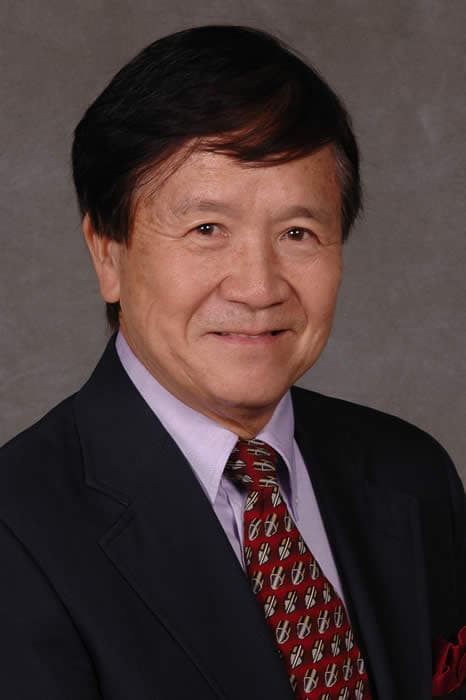 姜峰楠的爸爸姜復本,目前在美國石溪大學機械工程系擔任特聘教授。
