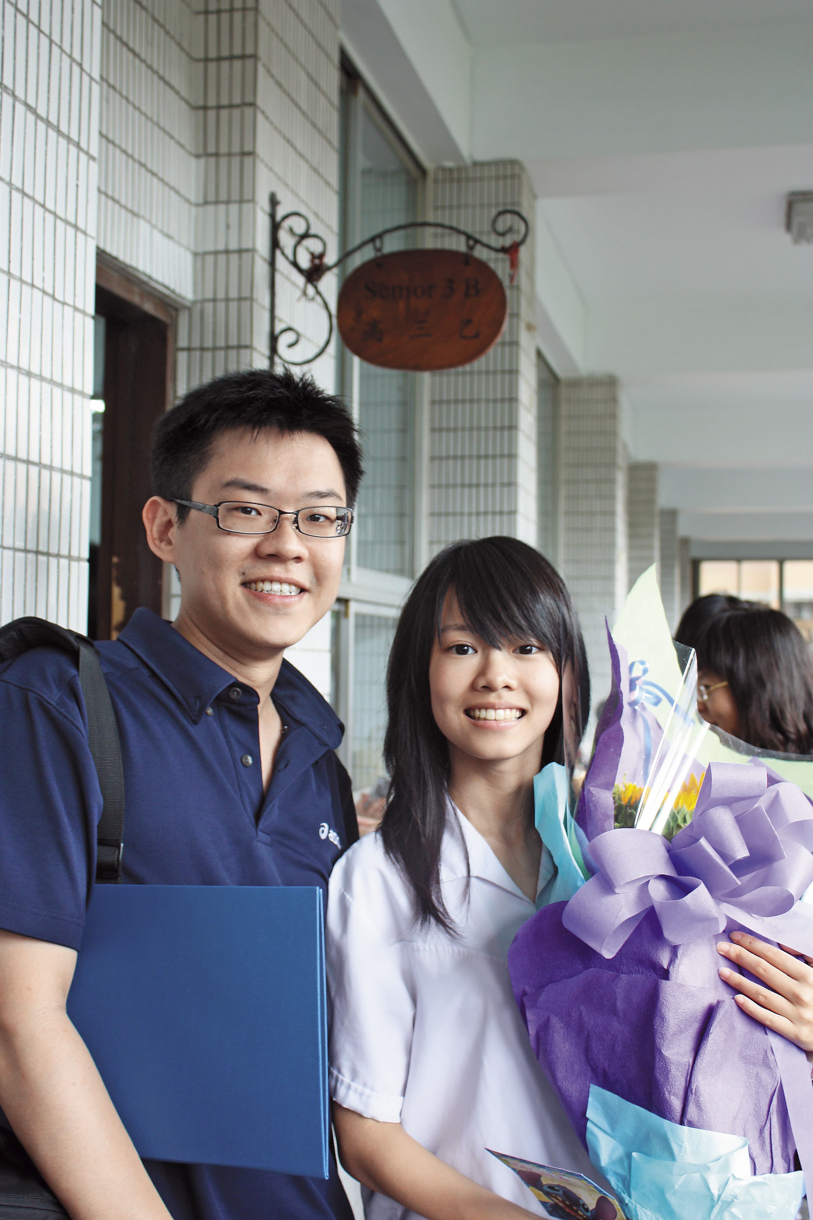 楊又穎高中畢業時,彭仁鐸也出席參加,大學畢業典禮也沒有缺席。(彭仁鐸提供)