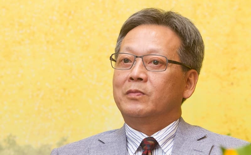 華建前董座林文亮(圖)去年辭去董座,並逐漸出脫手上股份。