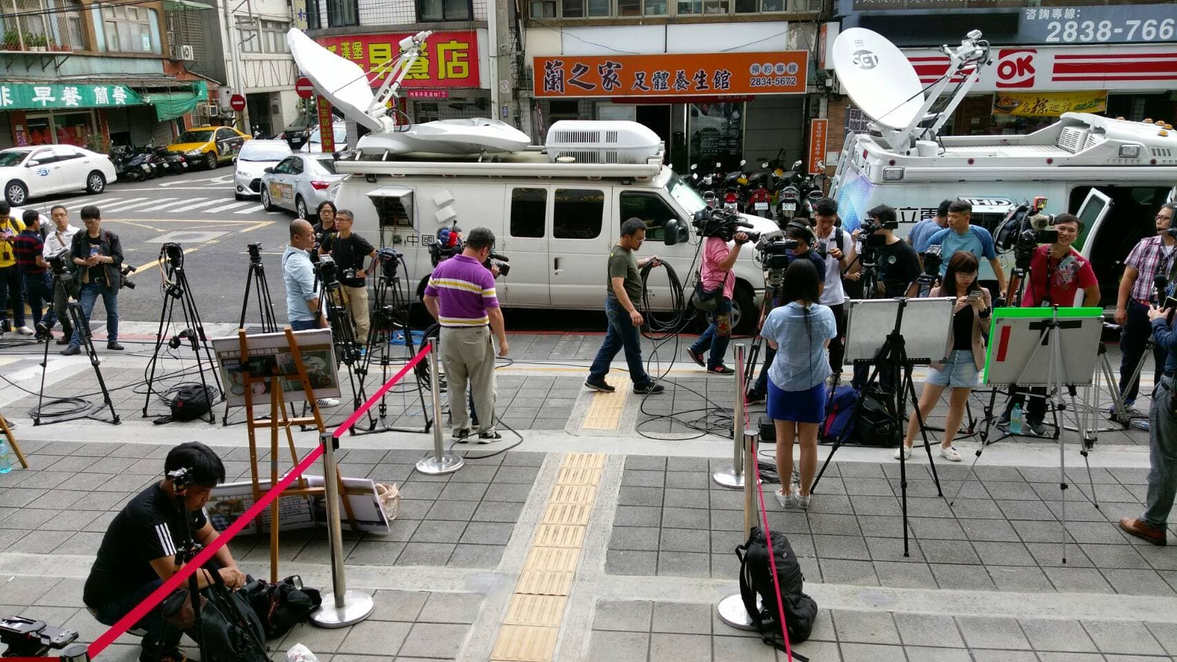 媒體大陣仗守候江蕙,結果撲空了。
