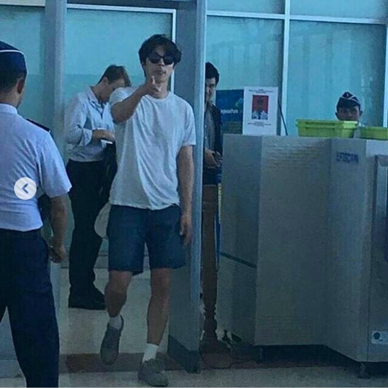 孔劉日前赴印尼龍目島度假,4月20日被粉絲他返韓的身影。
