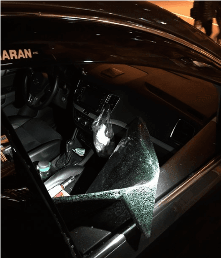 楊男用自備的擊破器砸破車窗，將車內值錢財物搜刮一空。