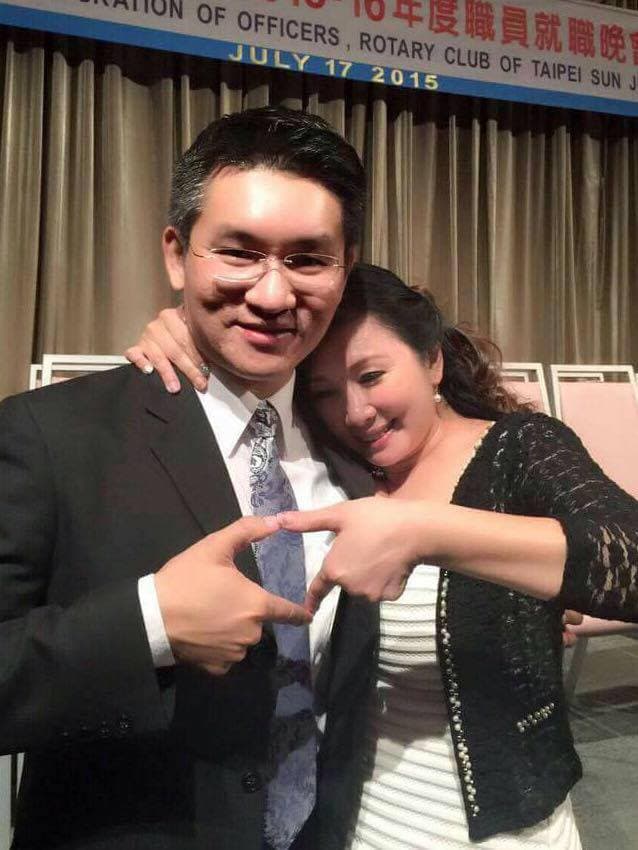 童仲彥(左)與李秀環(右)3年前結婚,恩愛畫面如今已成追憶。