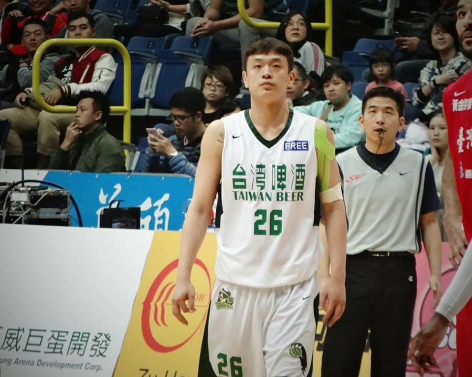 張容軒曾被踢爆趁著老婆不在家，帶著小三、小四返家過夜。