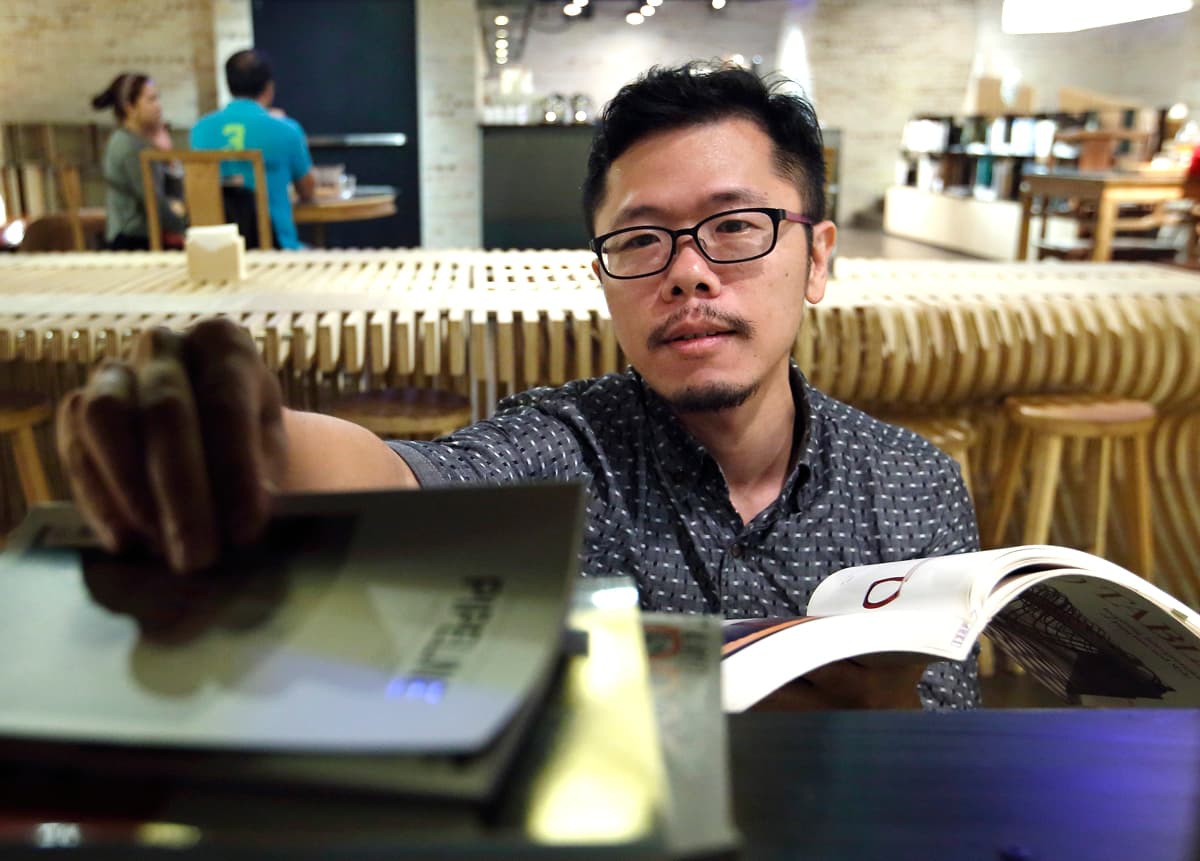 K書K到圖書館打烊，顯見歐斯麥對投資的熱情。
