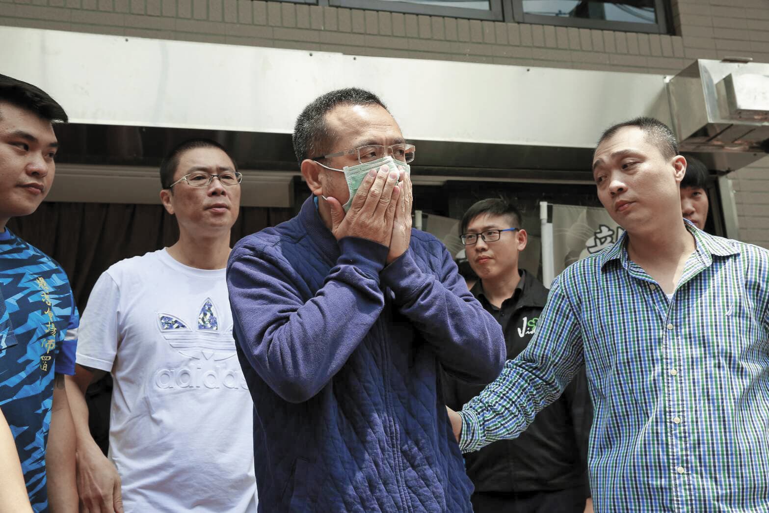 豬哥亮大兒子謝順福出面向媒體致意,表示是遵照豬哥亮不想讓大家看到病容的遺願,才會拒絕外界探訪。