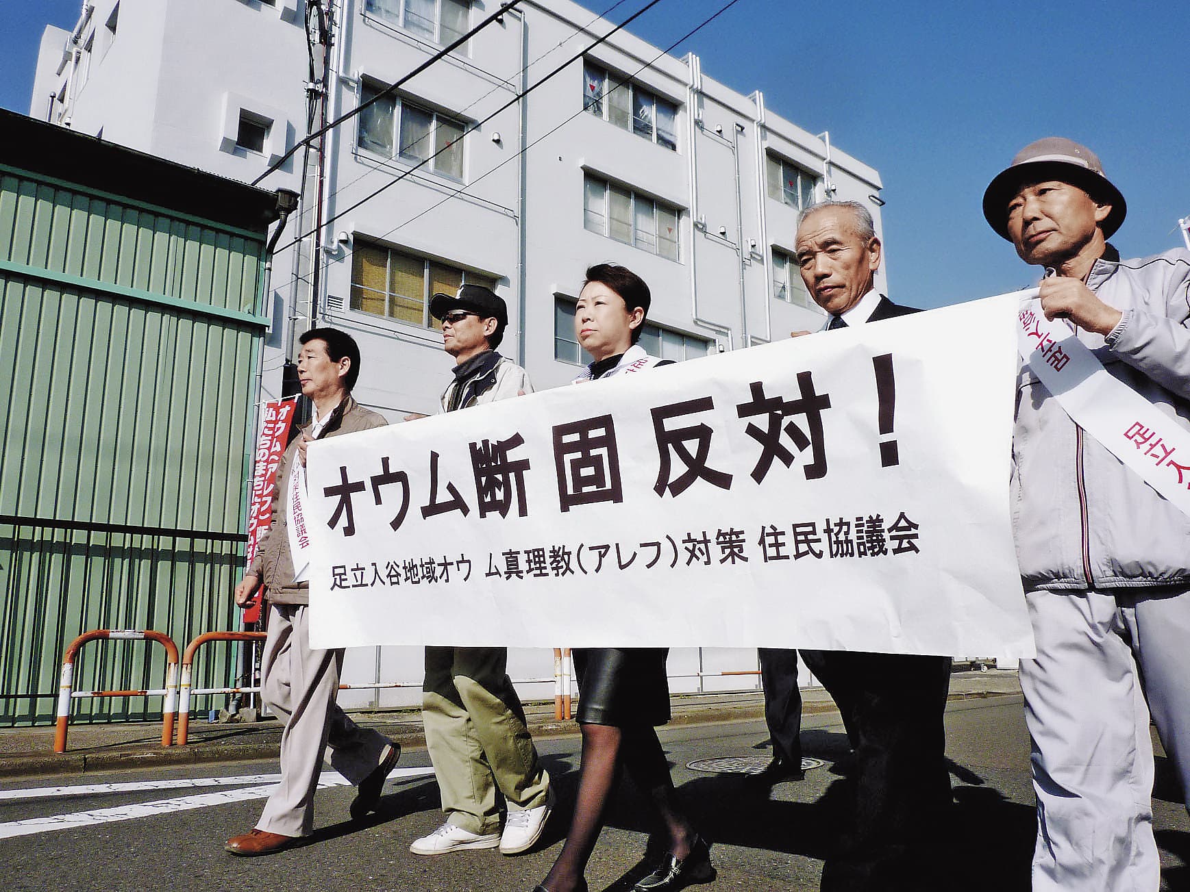 日本地下鐵沙林毒氣事件後,反對奧姆真理教活動紛紛出現,森達也紀錄片《A2》也以此為背景。(東方IC)