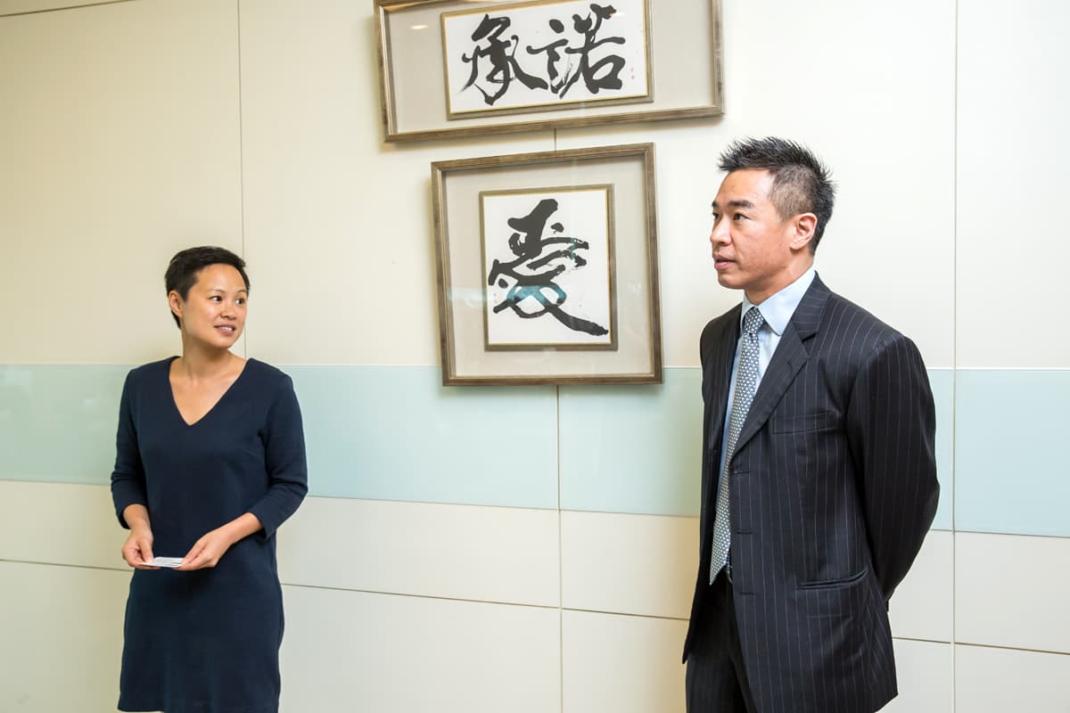 林泰生的兒女林柏蒼(右)、林柏薇(左)承接父業,現已回到麗嬰房打拚。
