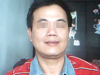 目前開民間環保車的龍男不滿前妻與大學助理教授在一起 ,醋勁大發刺殺兩人。