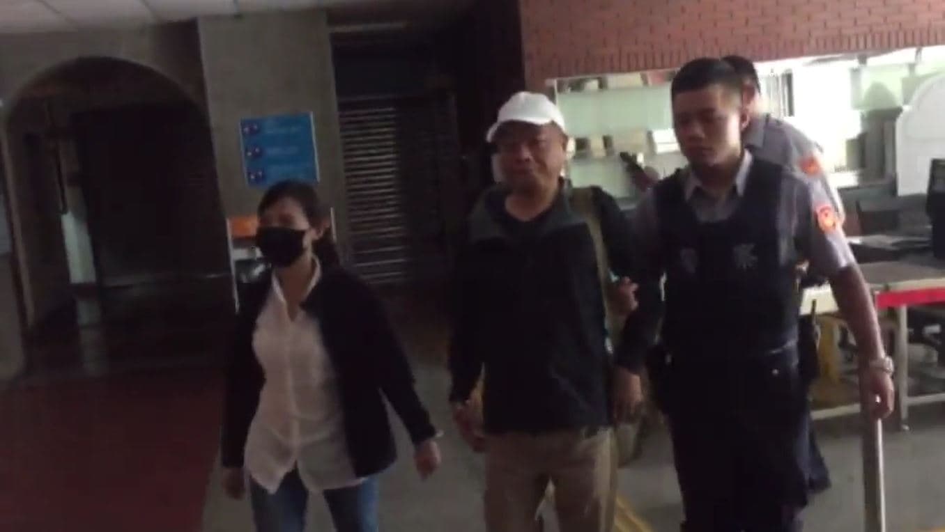 警方在逸仙國小人員做完被害人筆錄後，將李邱2人移送地檢署。