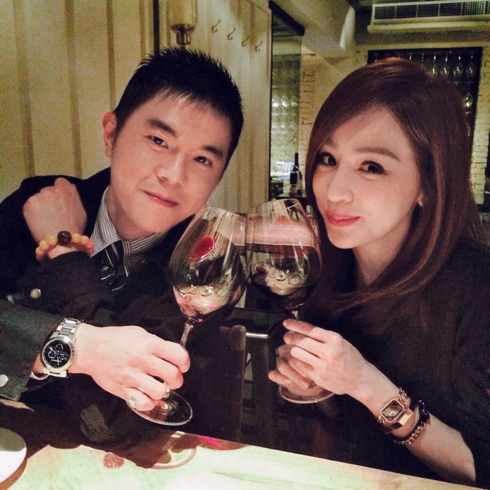 Derek曾於4月30日在臉書po出與王心凌的合照,宛如情侶約會。(翻攝自Derek臉書)