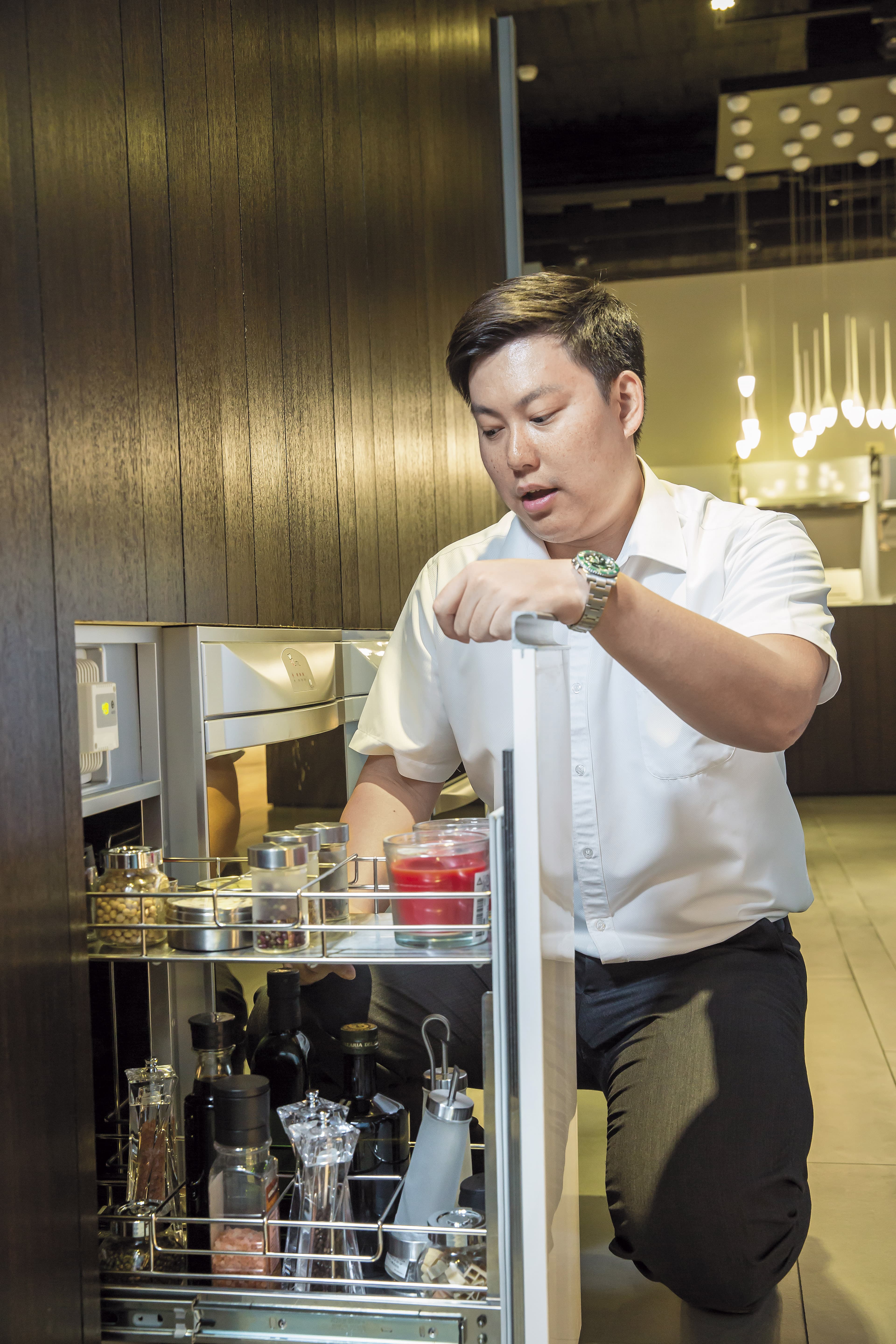 侯劭諺推出食品防潮機，研發出更多元的廚具配備產品。（1萬6,000元／台）