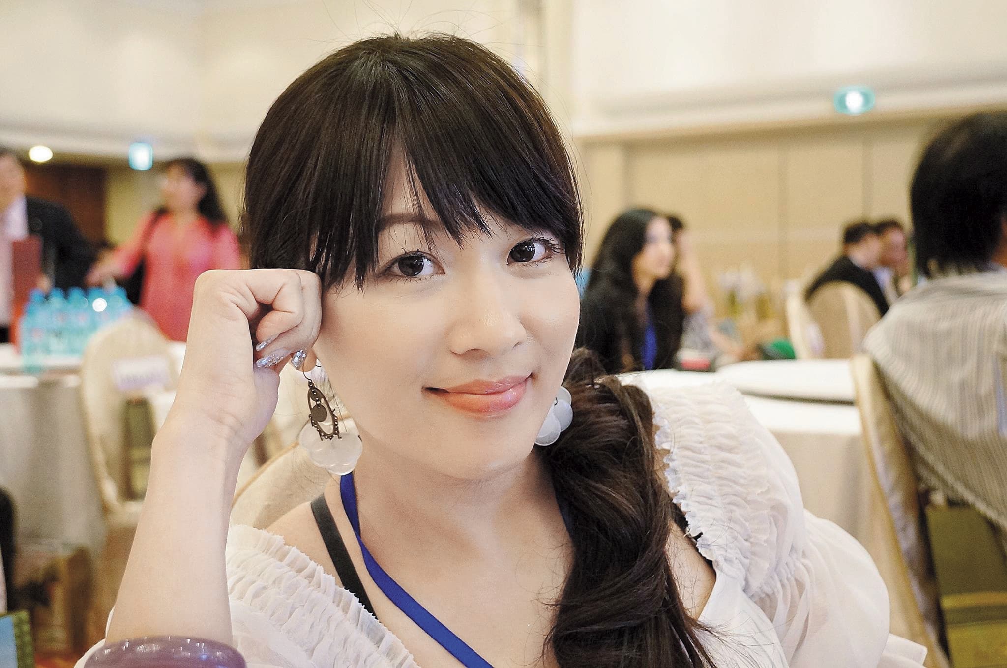 馬尾妹原是蔡正元的特助,協助打理工作及生活瑣事,去年終於修成正果。(翻攝自洪菱霙臉書)