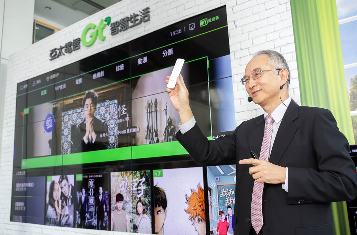 亞太電信董事長呂芳銘面對與台灣大合併議題,表達開放態度。