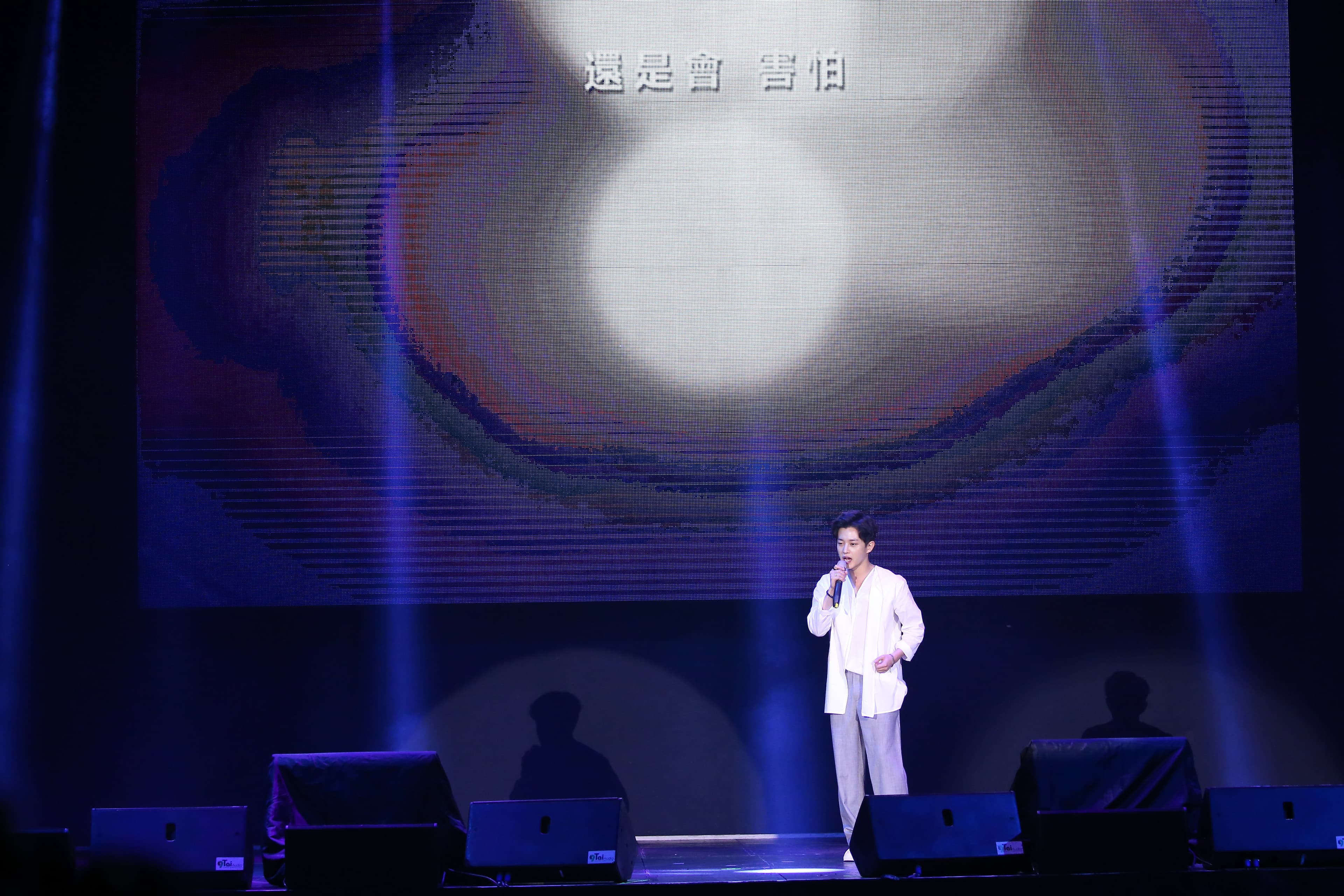 金玟錫在活動前2個月便苦練韋禮安的〈還是會〉,向公司台灣同事學習中文發音,唱得讓眾人折服。