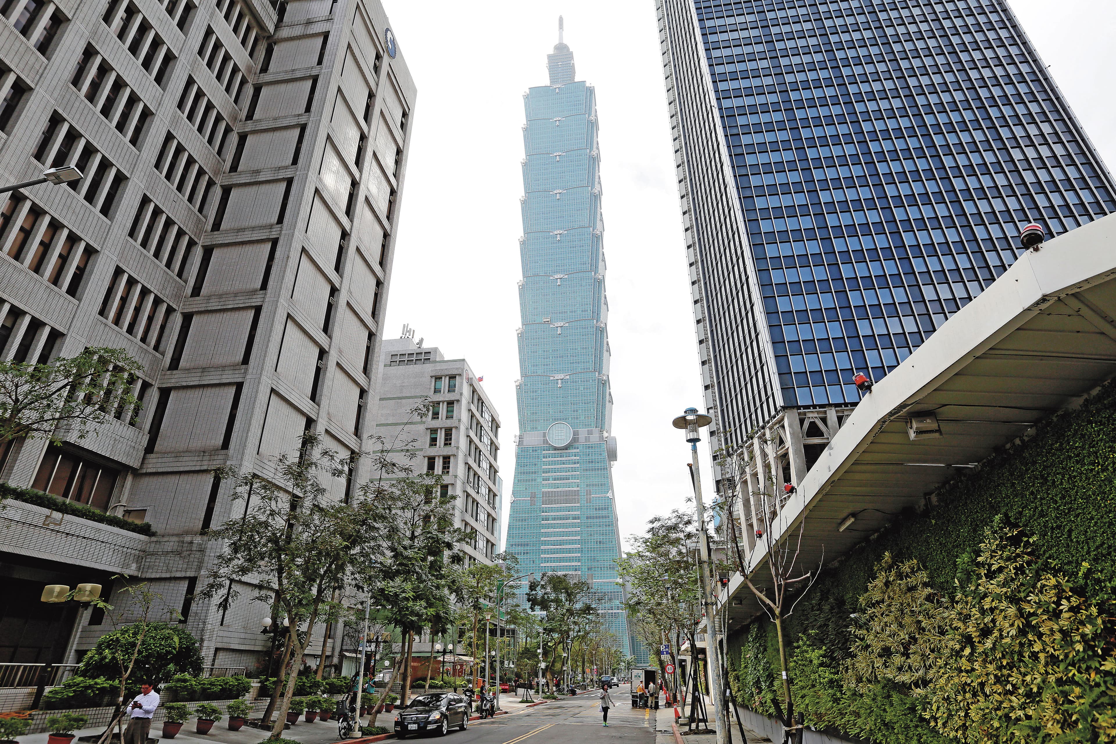 台北101曾是世界最高大樓,竹子造型也是出自李祖原設計之手。