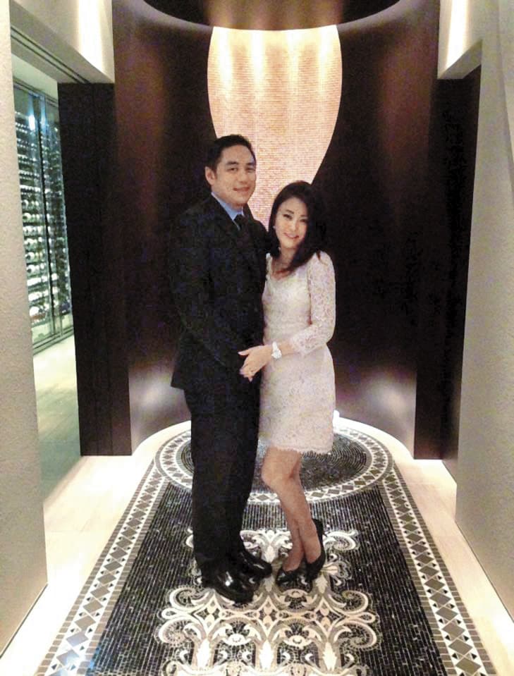 王泉仁跟麻衣2014年在東京餐廳求婚,後來結婚、懷孕一次到位。(翻攝自麻衣臉書)