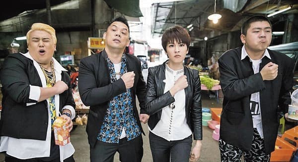 曾沛慈（右二）因《終極》系列的雷婷一角，粉絲擴及國中、國小族群。（翻攝自網路）