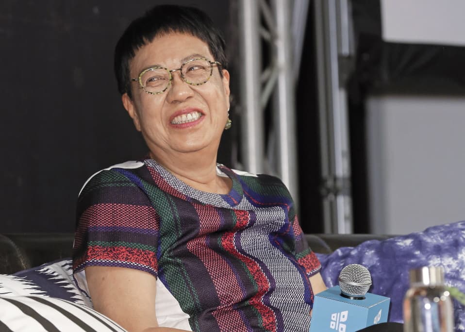 許鞍華拍電影有堅持有妥協,作品藝術性高也好看動人,身為電影大師,她為人隨和沒架子,訪談不時露出笑容。