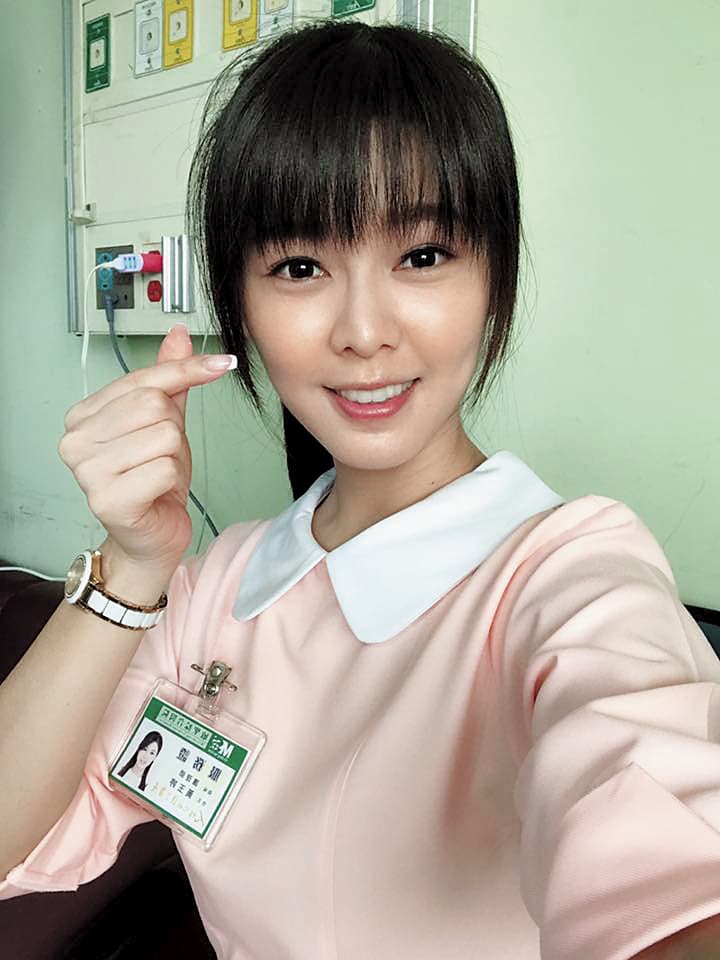 ↑民視新戲《幸福來了》演俏護士,白家綺被形容逆生長,愈演愈年輕。(民視提供)