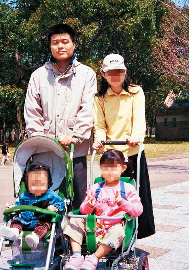 邵勇維與日籍妻子育有2女,夫妻經常一起參加公益活動。(翻攝臉書)