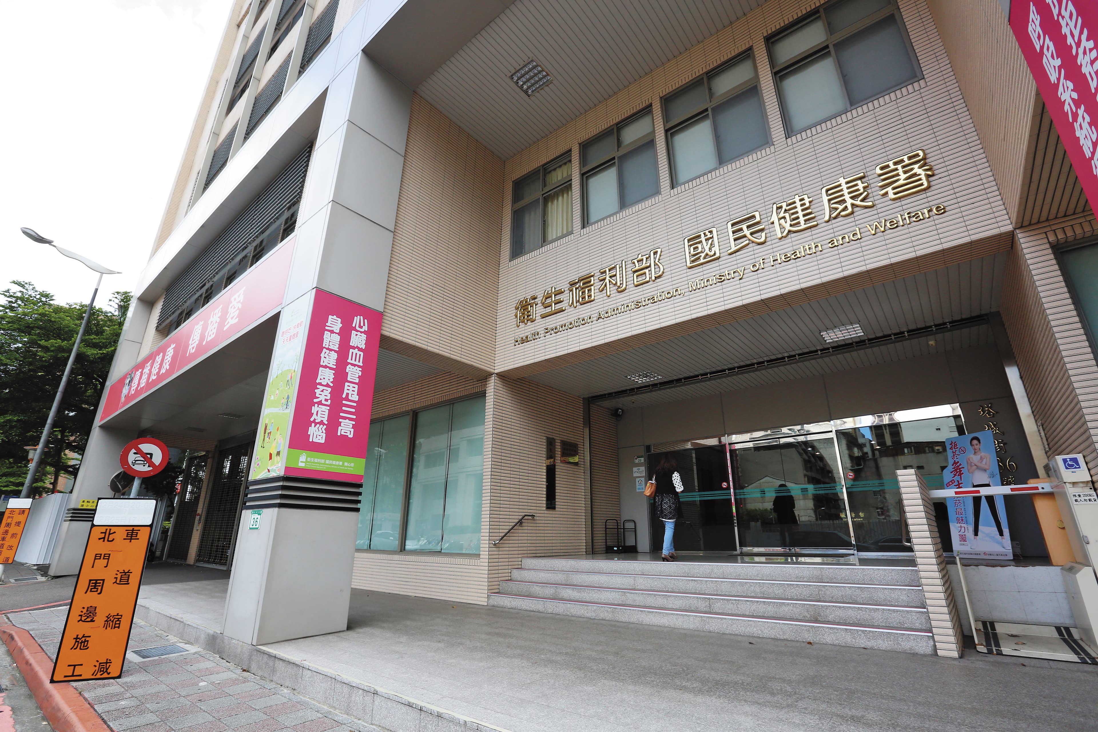 國民健康署對於罕病患者態度冷漠,令罕病家屬感到無奈。