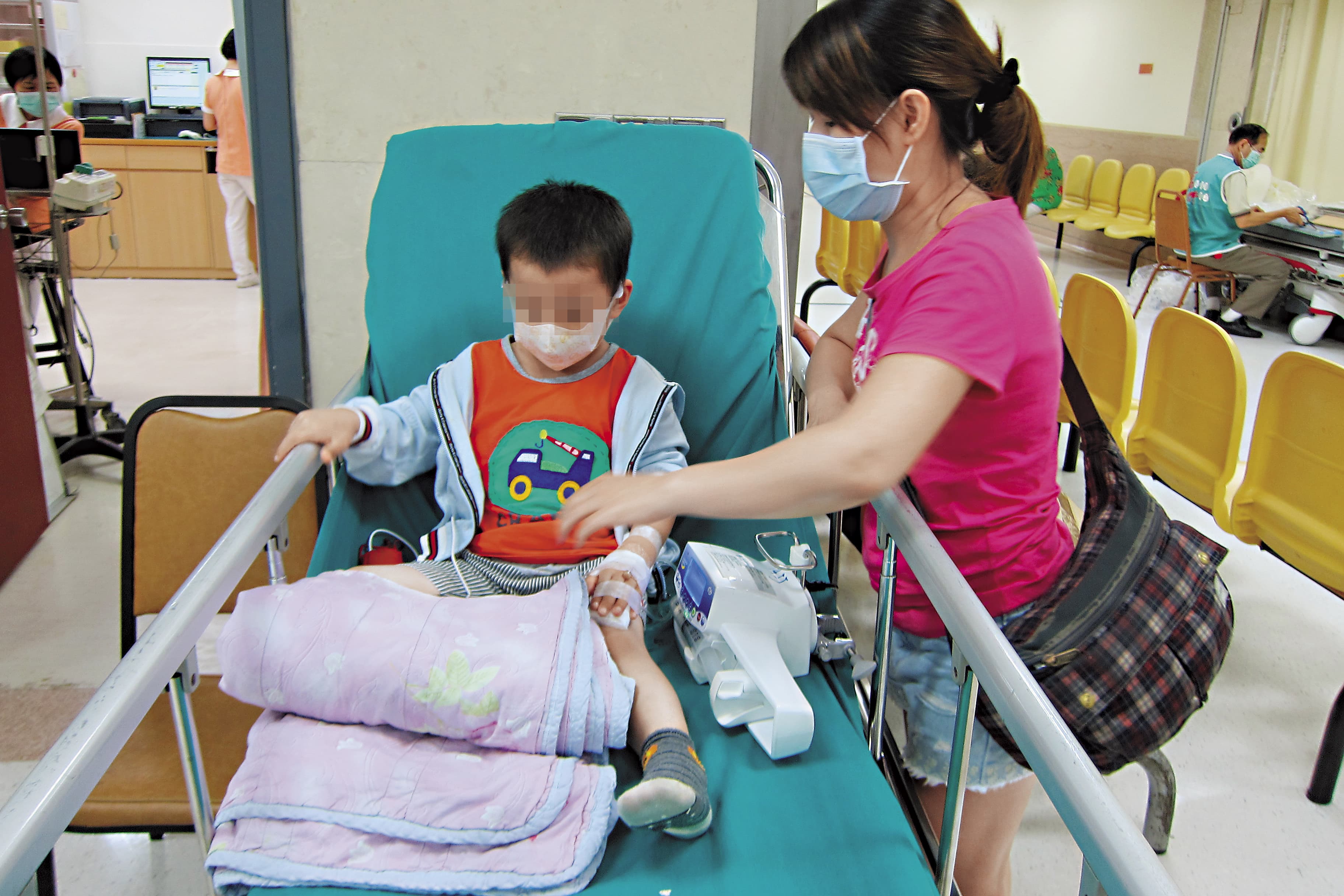 罕病患者蘇小弟如今獲得藥商以「人道援助」提供的藥物,才能活到現在。(罕病基金會提供)
