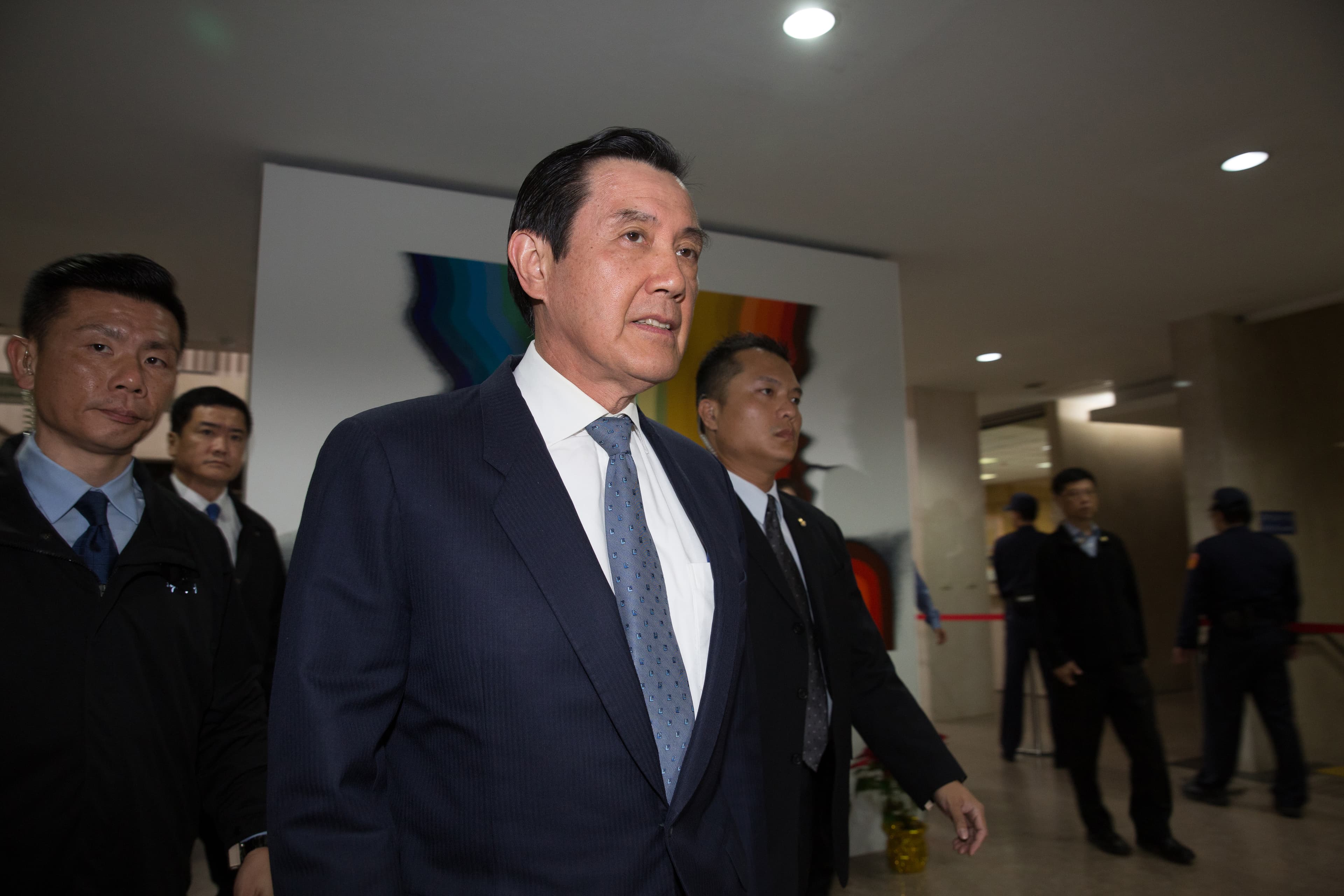 前總統馬英九在黨主席任內涉賤賣三中黨產，雖然特偵組在馬王政爭前夕將全案簽結，但北檢另起爐灶偵辦，馬英九恐再陷官司風暴。