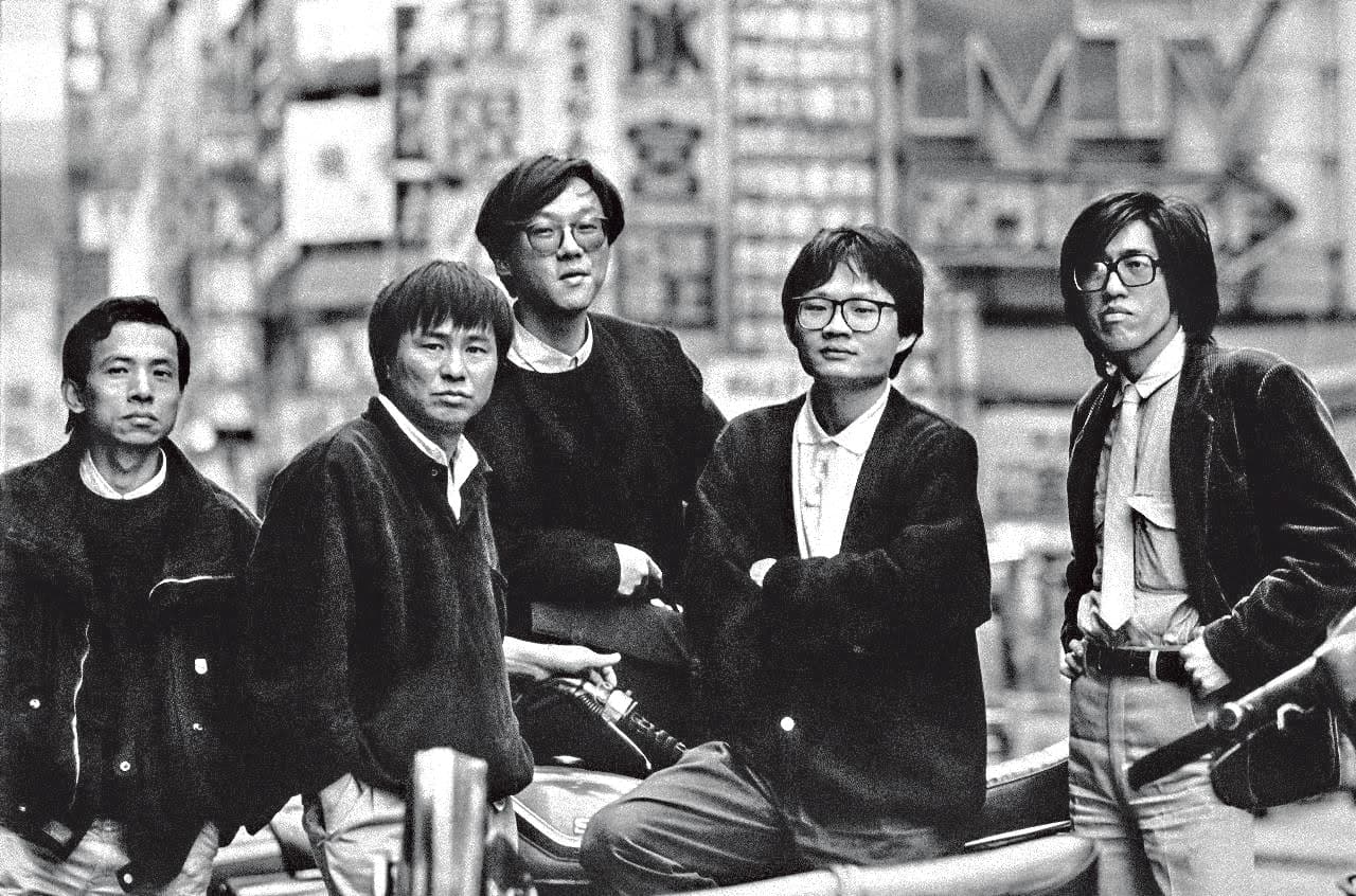 1988年,詹宏志(右起)、陳國富、楊德昌、侯孝賢、吳念真為分攤創作者前期拍片人事行政成本,成立「合作社電影」,但因《悲情城市》籌措資金煞費工夫,其餘人便另覓資金,做鳥獸散。(牽猴子提供)