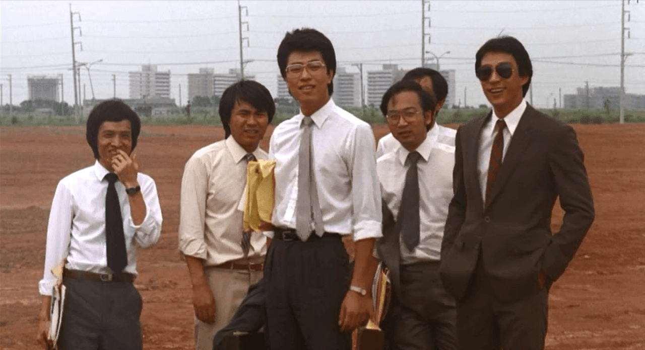 吳念真(左起)侯孝賢、毛學維、曾壯祥與徐明當年共同演出楊德昌首部電影《海灘的一天》。(中影提供)
