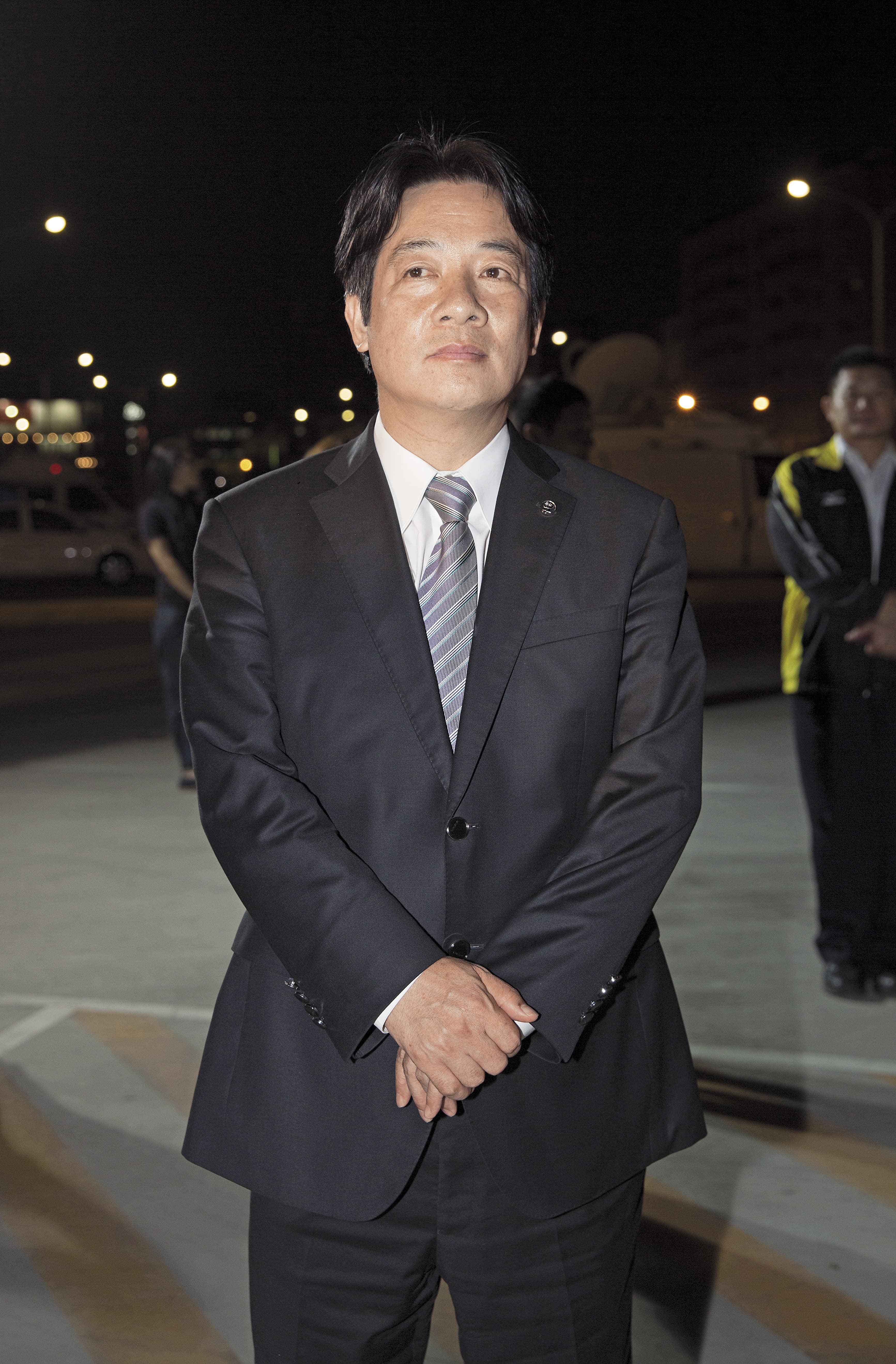 台南市長賴清德過去精準放假被封賴神,但這次決定正常上班上課卻淹水,讓台南民眾怨聲載道。