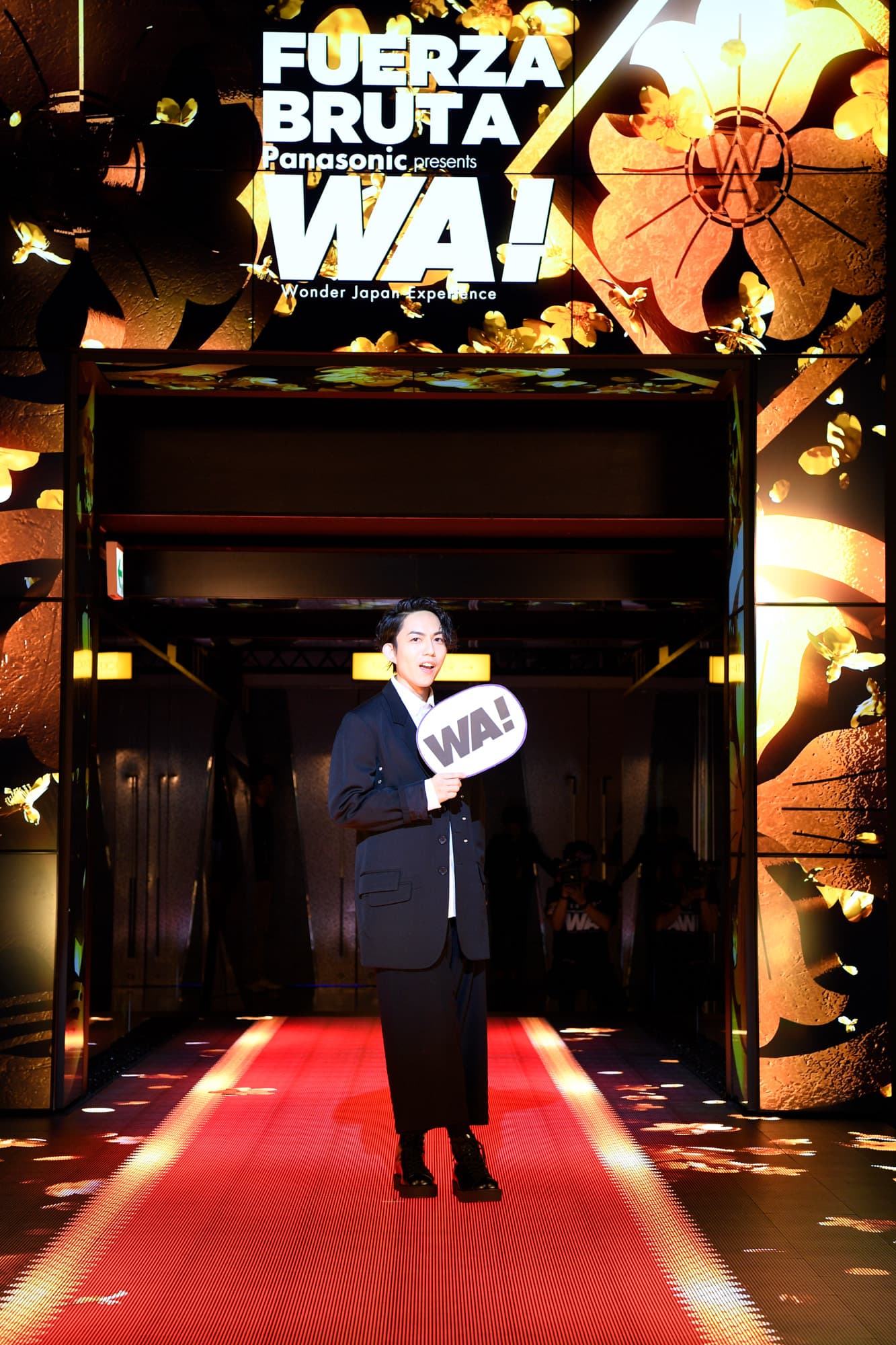 林宥嘉受邀到日本觀看「極限震撼 WA!」首演，看得不自覺WA！出聲，被工作人員聽到了。