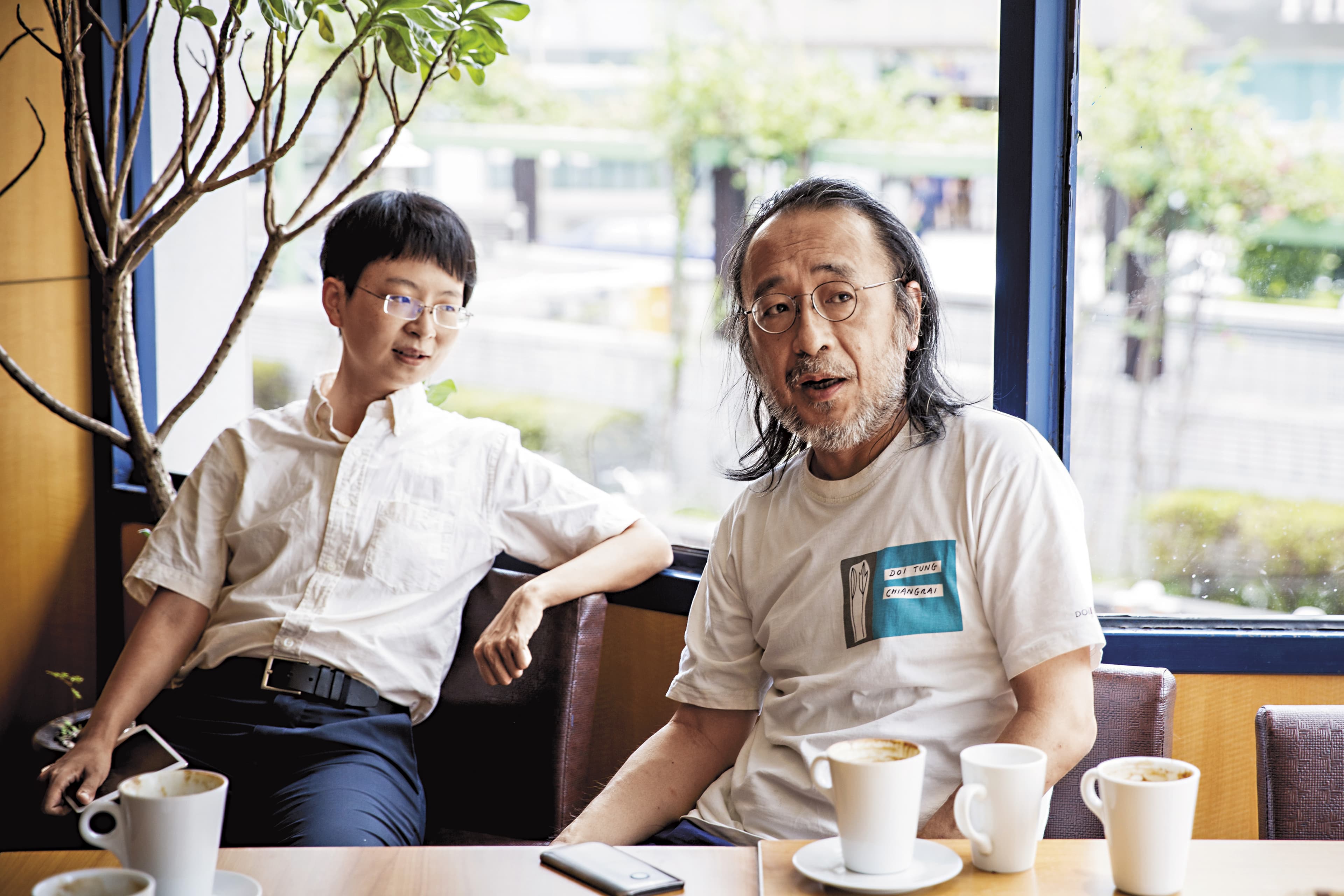 謝海盟(左)理想的男人形象就是父親唐諾(右),蓄鬍的大叔模樣,但他笑稱自己比父親更在意穿著。