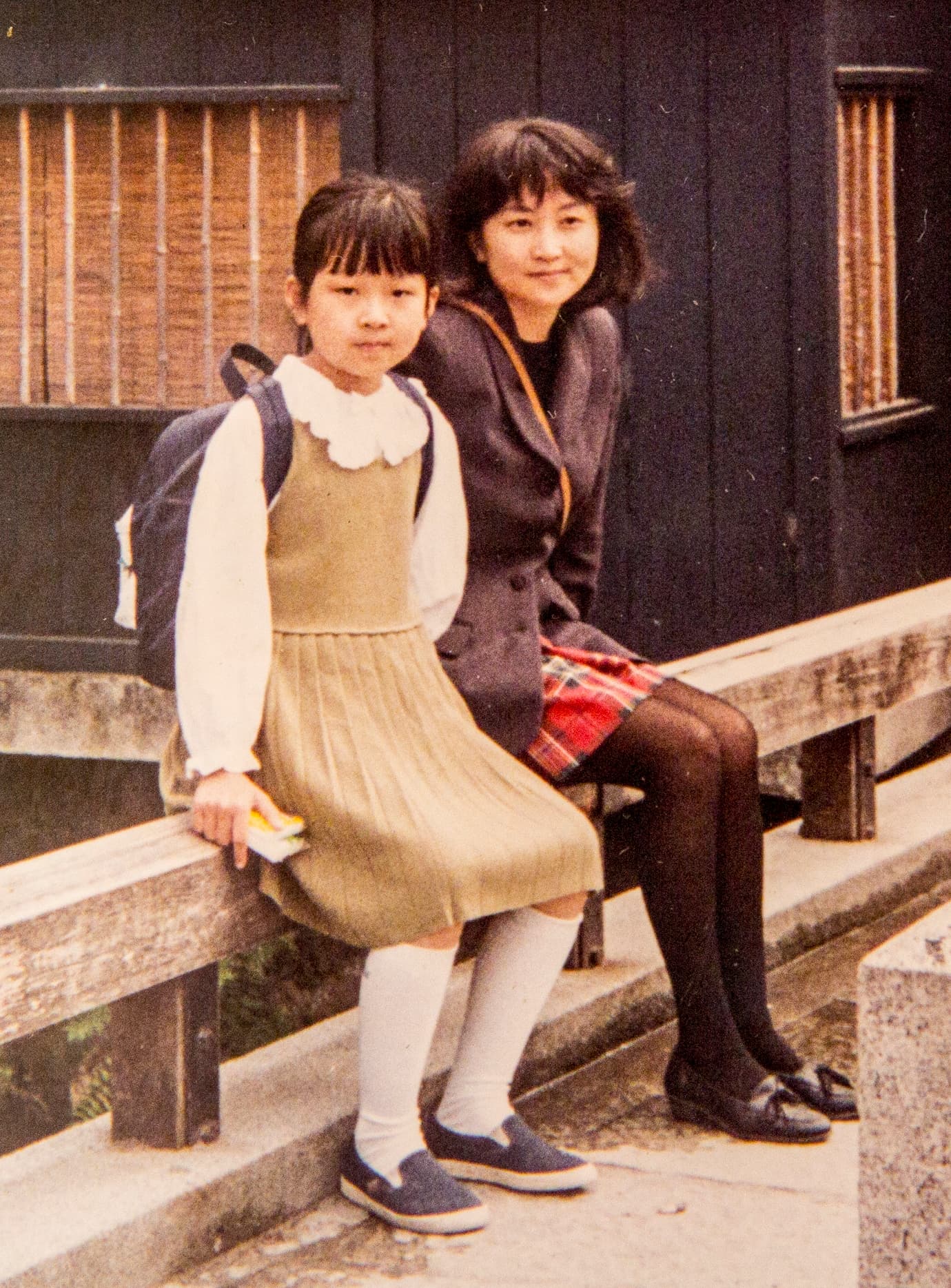 謝海盟(左)和媽媽朱天心(右)生活緊密,謝海盟形容是「殺人鯨母子」,小公鯨永遠跟著母親旁邊。