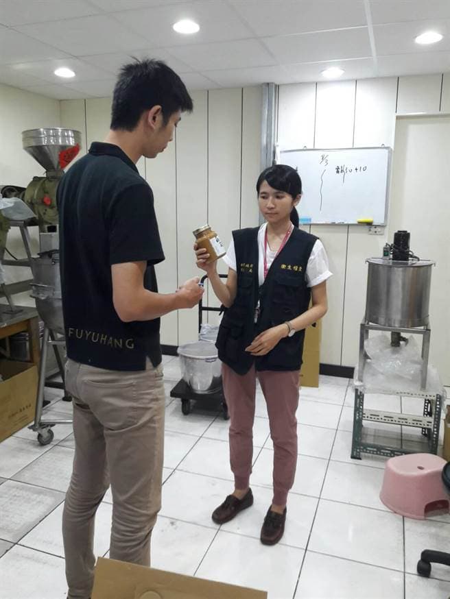 馥宇行商品標示不實、無工廠登記,新北市府將依法裁罰。